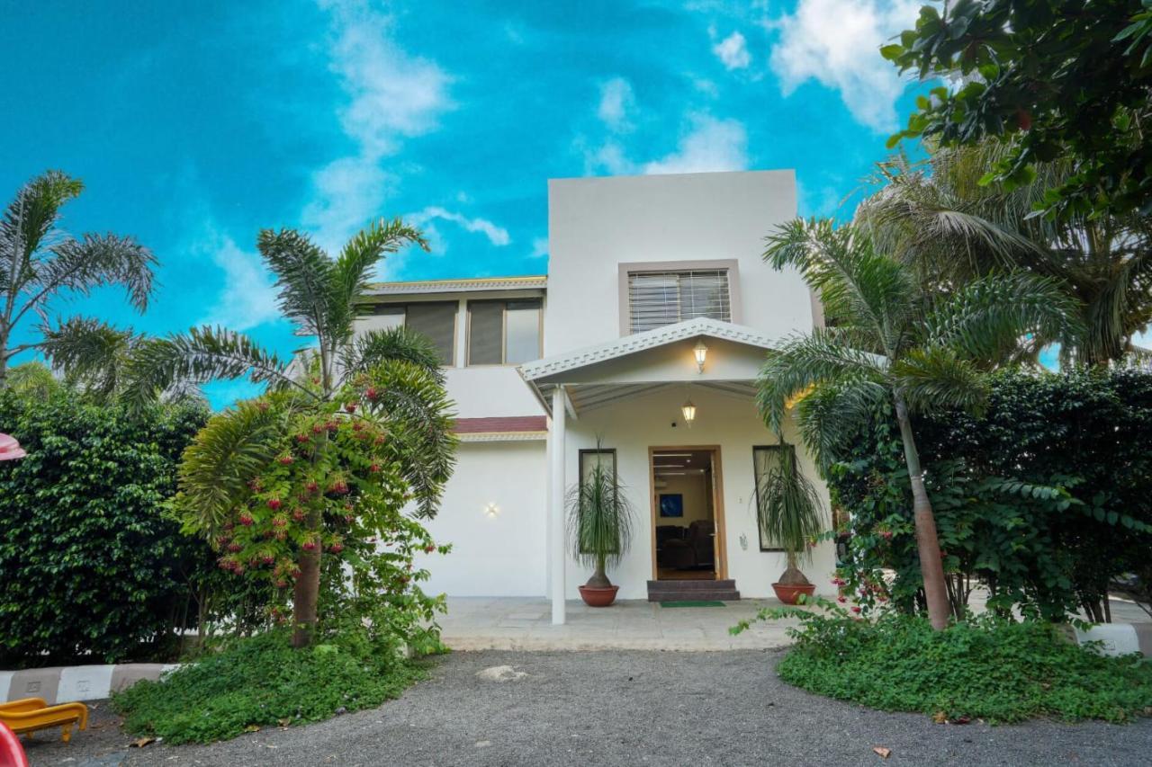 Вилла White Coco House 4Bhk Насик Экстерьер фото